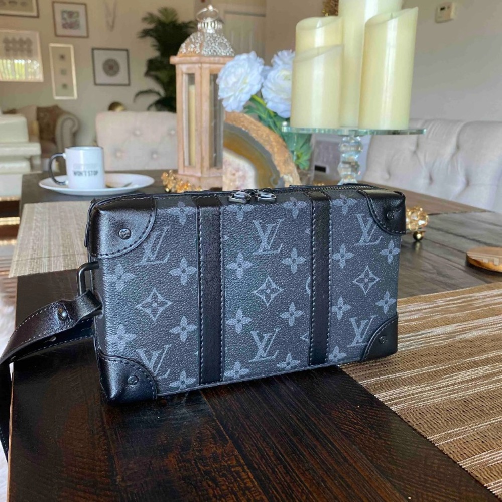 Louis Vuitton Black Monogram Men's Bag - Picture 2 of 2